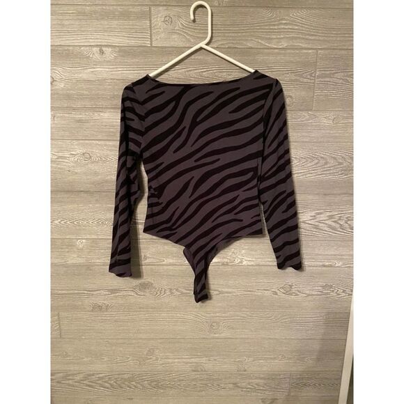 PINK Victoria's Secret Zebra Print Long Sleeve Bodysuit Top Gray Black - Picture 3 of 3